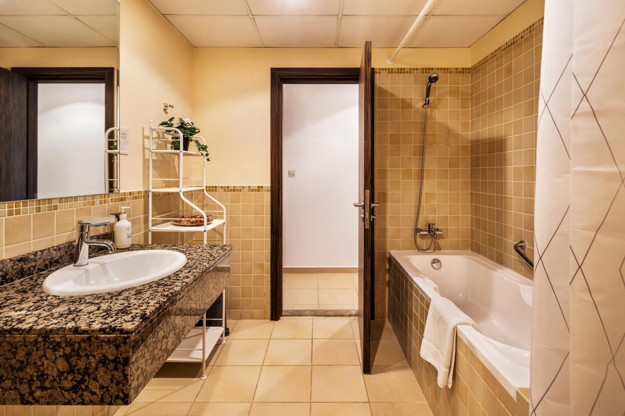 Brand New Spacious, Deluxe, 5br Maidroom On Jbr Walk Next To ,tram & Mall By La Buena Vida Homes