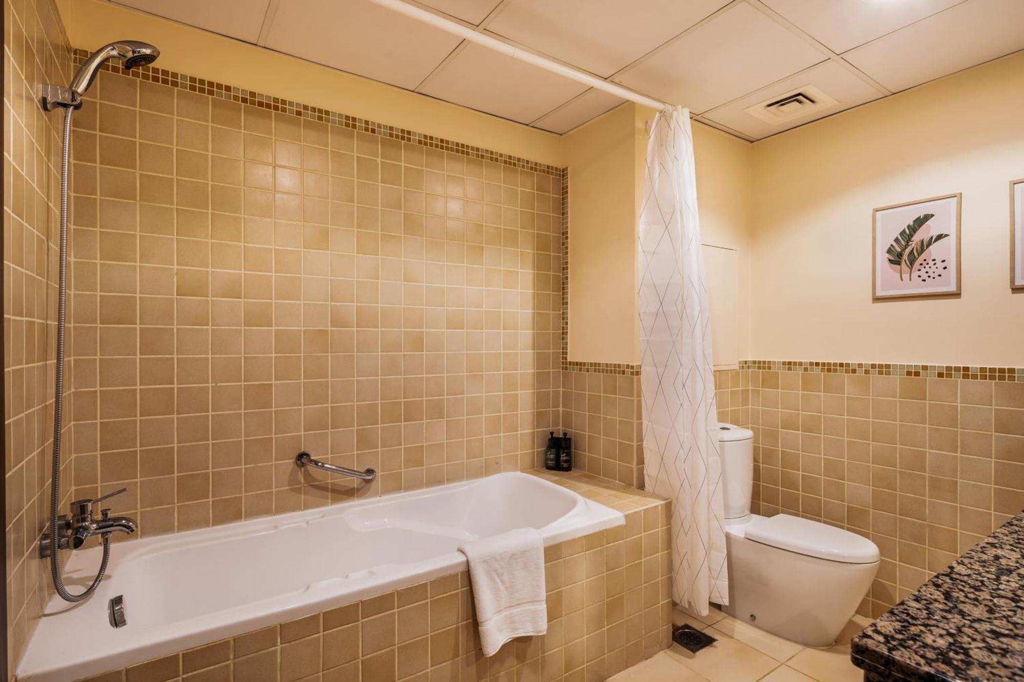 Apartment Brand New Spacious, Deluxe, 5br Maidroom On Jbr Walk Next To ,tram & Mall By La Buena Vida Homes *
