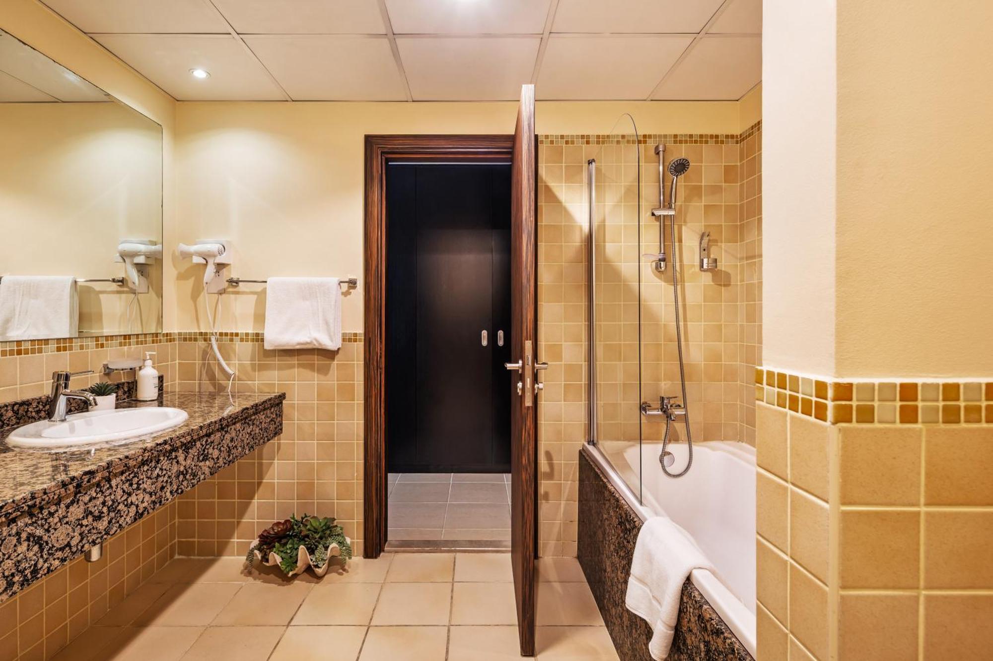 Brand New Spacious, Deluxe, 5br Maidroom On Jbr Walk Next To ,tram & Mall By La Buena Vida Homes * Dubai